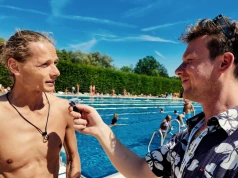 Chłodna woda nie straszy. Tłumy na basenie w Cygańskim Lesie | WIDEO