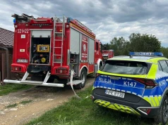 Pożar domu! Ogień objął poddasze, na miejscu pracowały służby