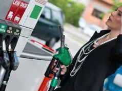 Podjeżdżam zatankować, a tu coś takiego. Diesel o 30 gr tańszy, niż każe rząd