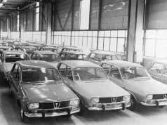 Dacia 1300 wyprzedziła Renault 12. Pierwsze 50 aut zbudowano na paradę polityczną