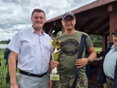 Adrian Zając z Pucharem Wójta
