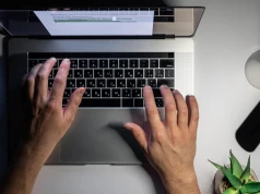 Stary laptop może dostać czysty start. W Windowsie wystarczy wejść w te ustawienia