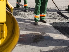 Remont na ul. Przemysłowej w Koninie. Drogowcy poprawiają stan jezdni
