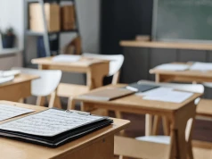 Nauczyciele lepiej oceniają dziewczynki. Po utajnieniu płci uczniów różnica maleje