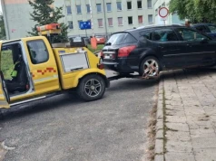 Tak kierowcy parkowali przed szkołą w Olsztynie. Niektórzy już nie zastali swoich samochodów