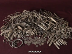 18,5 kg srebra i młot Thora w przydomowym ogródku. Historyczne znalezisko
