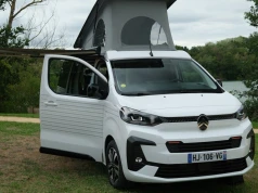 Citroen Holidays ma dwa łóżka, prysznic i kuchnię. Zmieści się na parkingu