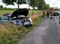 Zderzenie dwóch aut w Grodzisku. Strażaczka przejeżdżała obok i natychmiast ruszyła na pomoc