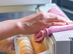 Folia aluminiowa w lodówce zdobywa zwolenników. Zdziwisz się, jak działa
