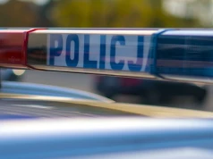 Uciekał przed policją i przebił ogrodzenie. Zatrzymała go łyżka ładowacza