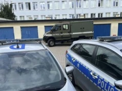 Odkryła arsenał pradziadka w garażu. Amunicję i granat przyniosła policjantom