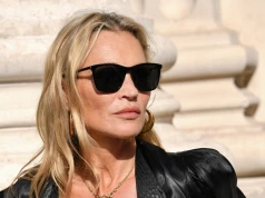 Kate Moss to królowa jesiennych stylizacji. Jak nosi płaszcze i ramoneski?