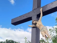 Figura Chrystusa na przydrożnym krzyżu znów zdewastowana. Kupili ją mieszkańcy po pierwszym ataku wandala