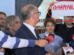 Incydent na konferencji Czarzastego. Nagle pojawił się TEN transparent. „Chodźcie tu bliżej”
