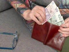 Emerytura zwalnia z opłat abonamentu RTV. Ale jest jeden haczyk