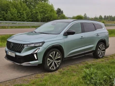 Tylko u nas: Polacy kupują nowe Renault Espace inaczej niż Europa. Częściej wybierają ten jeden element