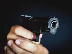 Zwróci im uwagę, po chwili 15-letni Ukrainiec zaczął strzelać z pistoletu gazowego