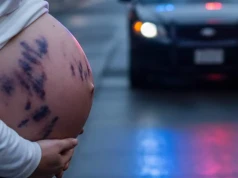 Policjanci wyganiali agresorów z mieszkań