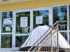 Nocowali pod Urzędem Pracy w Koninie. Przed wejściem stanął nawet namiot