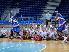 Magia na parkiecie. Młodzi koszykarze trenowali z gwiazdami Harlem Globetrotters i King Wilków Morskich