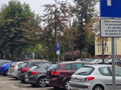 Autokomis przy Norwida w Złotowie zniknął. Parking znów jest dla kierowców