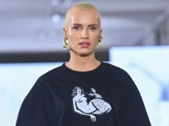 Zapomnij o długim trenczu. Maffashion nosi cropped trench coat