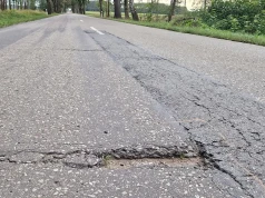 Kto załata dziury – drogowcy czy zima?