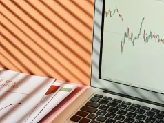 Wydatki firm na narzędzia AI wyhamowały w sierpniu, pokazują dane Ramp