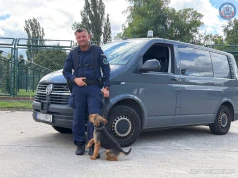 Policjant ze Szczecina zatrzymał się na A2. Zauważył kobietę potrzebującą pomocy