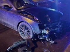 Chciał wypróbować nowe Audi. 21-latek rozbił auto przy "Samotniaku", a przy okazji przewrócił latarnię