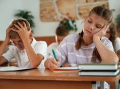 Polska edukacja obniża loty od pandemii. Czego może nas nauczyć doświadczenie Anglii?