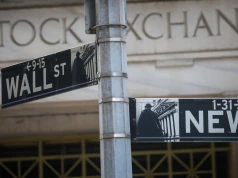 Spadki na Wall Street. Ropa mocno drożeje, rentowności obligacji rosną
