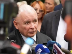Kaczyński przybył przed budynek AWS. "Tu nie chodzi o przejęcie uczelni. To próba sprawdzenia"