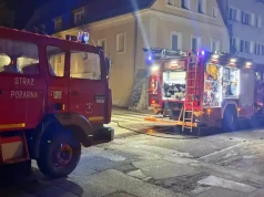Nocny pożar w centrum Lwówka Śląskiego. Mężczyzna został poparzony