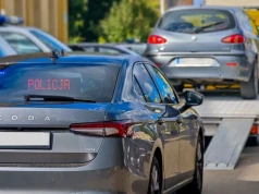 Skorodowane tarcze, dziury w podłodze. Policja wyeliminowała z ruchu niesprawne auto