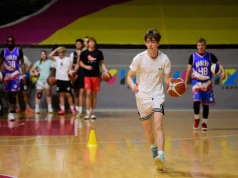 Młodzież trenowała z koszykarzami Harlem Globetrotters