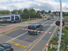 Utknął na torach przed nadjeżdżającym pociągiem. Kolej publikuje wideo z ul. Pileckiego