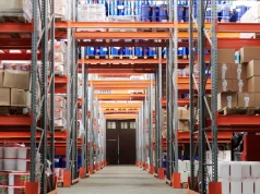 Żabka sprzedaje centra logistyczne. Stawia na najem zwrotny