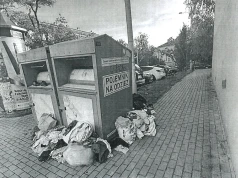 Dzikie wysypiska przy kontenerach na odzież. Mieszkańcy alarmują, miasto ma reagować