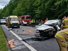 Tragiczny finał wypadku pod Głogowem Małopolskim. Zmarła trzecia ofiara, podejrzany wciąż się ukrywa
