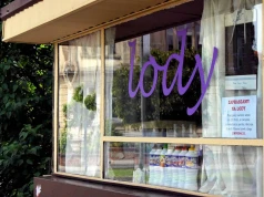 Była nastolatką, dorabiała w budce z lodami. "Ludzie potrafią być chamscy"