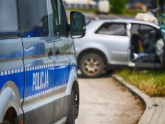 Rozbita Toyota pozostawiona na A1. Policja szuka kierowcy