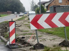 Kolizja przy kościele w Skalmierzycach i niefortunny finał. Ciężarówka uszkodziła wóz strażacki!