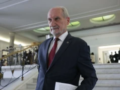 Macierewicz groził policjantowi sądem. Kierwiński podjął zdecydowane kroki