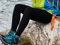 Chodzą w nich w góry i do biura. Kultowe Salomony na wyprzedaży, Decathlon i Lidl mają tańsze trekkingi