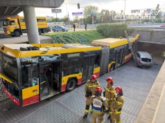 Wypadek autobusu na Ochocie. Biegli wykluczyli awarię
