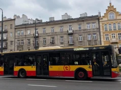 Krótkie spodenki dla kierowców komunikacji miejskiej? Warszawa zapowiada zmiany