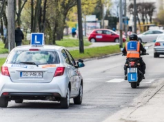 Czy kurs i egzamin na kat. A rzeczywiście niczego nie uczą? Odpowiedź doświadczonego instruktora