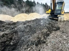 Mafia śmieciowa zostawiła po sobie odpady. I tak sobie dalej leżą