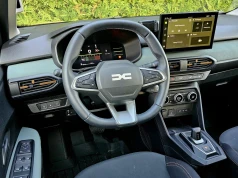 Dacia: „najczęściej używaną funkcją w naszych samochodach jest tzw. magiczny przycisk”